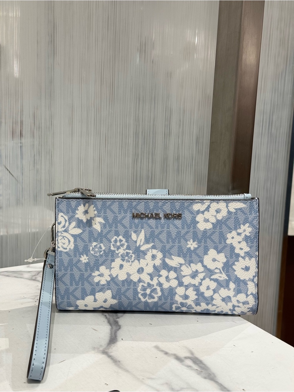 Michael kors Jet Set Travel Large Printed Signature Logo Wristlet